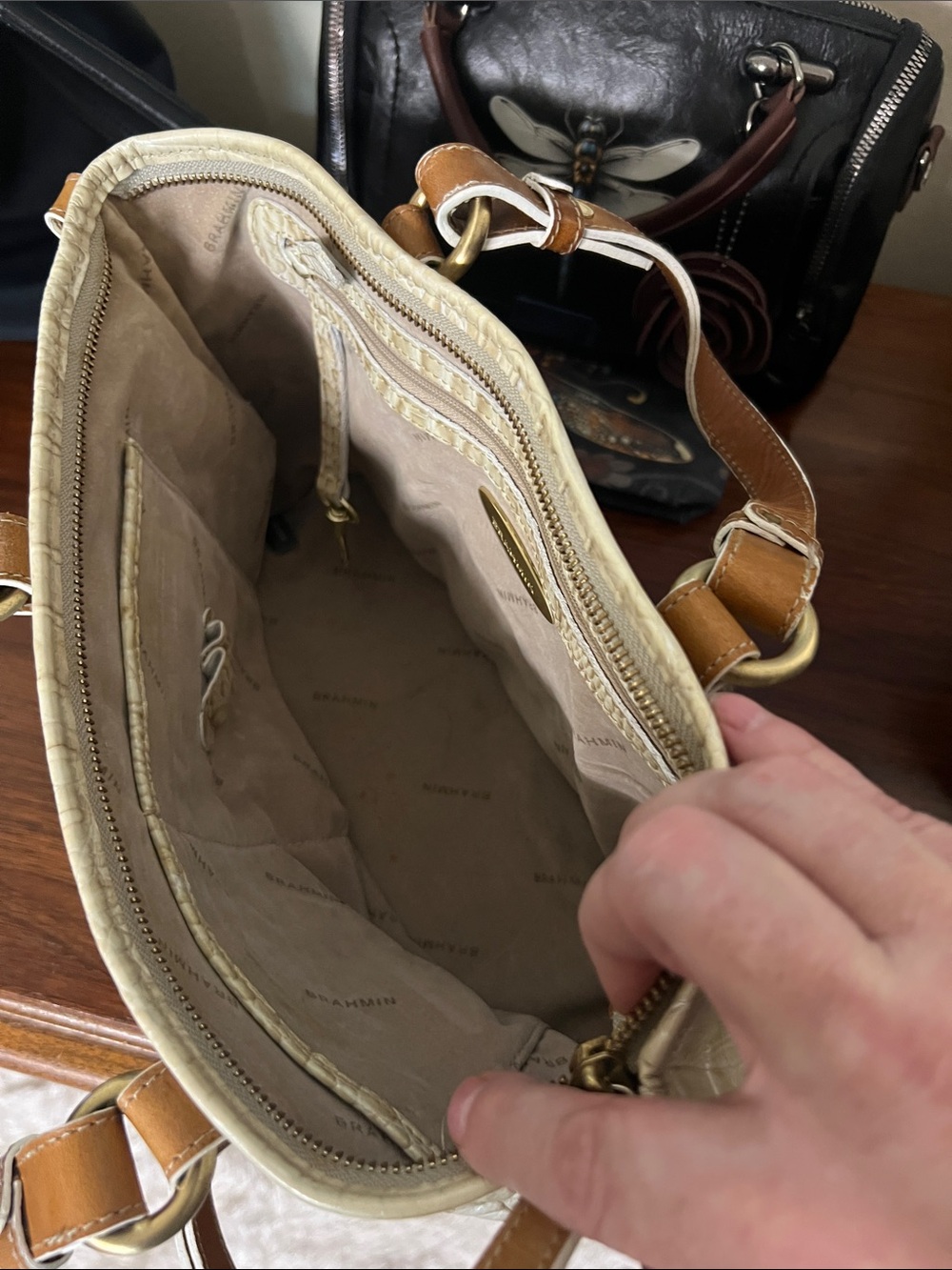 Brahmin Vintage Cream & Tan Leather Shoulder Bag - Picture 5 of 8